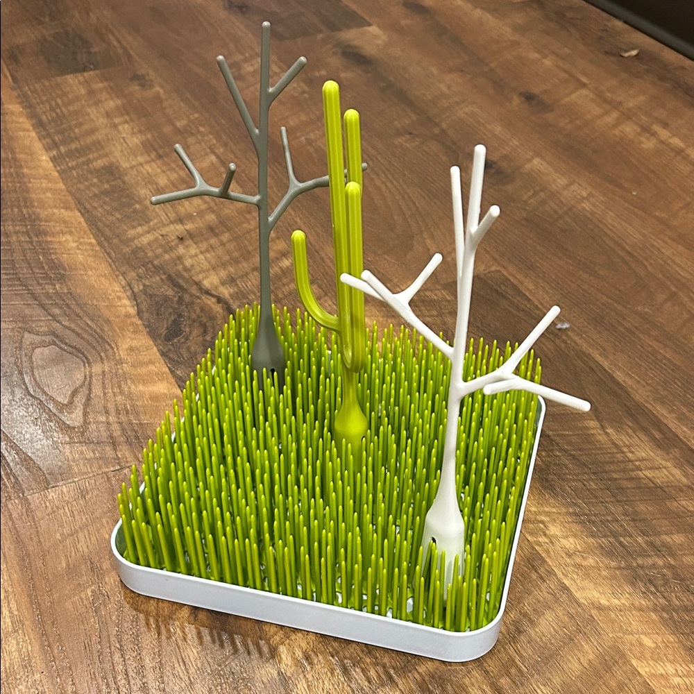 Green Grass Bottle Drying Rack with Tree Accessories
